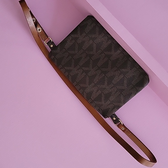 Michael Kors belt bag in MK logo 🤎🤎🤎🤎 - Picture 9 of 13